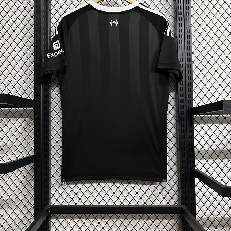 Liverpool 2025-2026 Goalkeeper Fan
